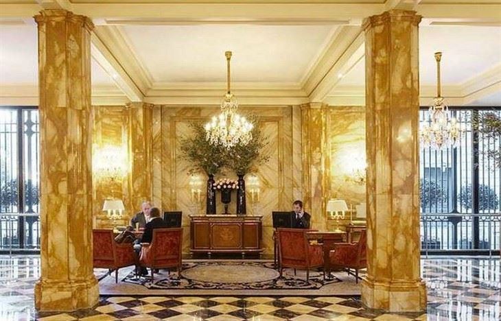 Siena Giallo MarbleSiena Gold Marble wall and cylinder